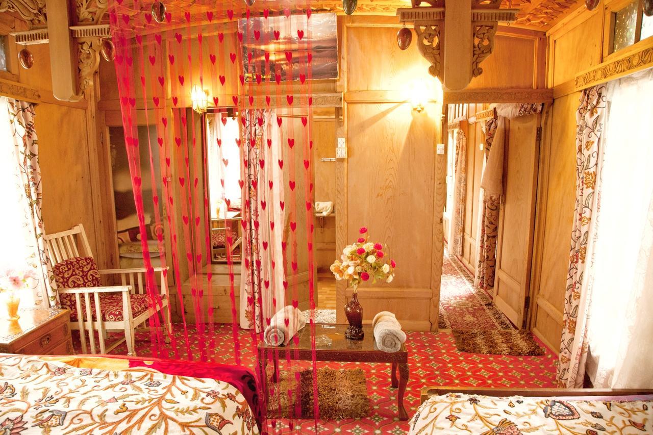 Hotel New Bul Bul Group Of Houseboats Srinagar Durgjan Exterior foto