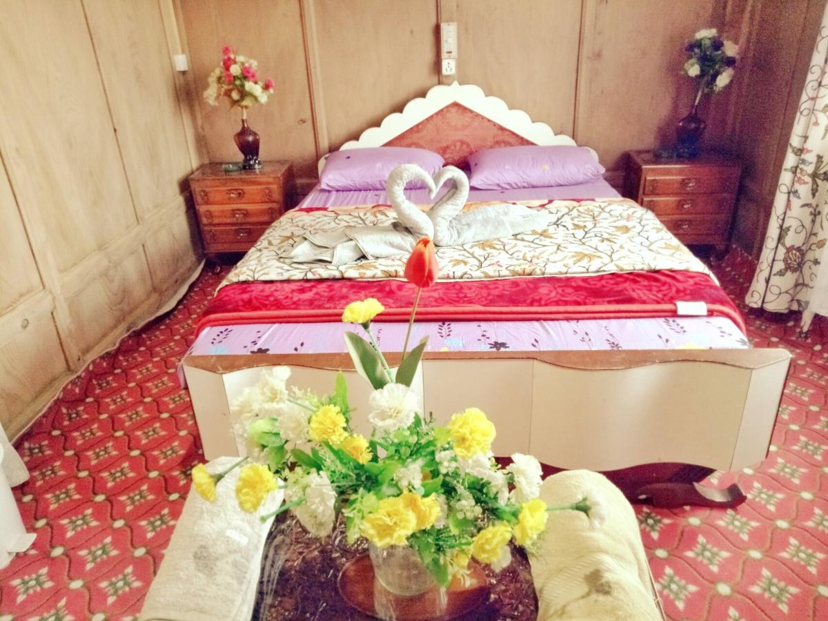 Hotel New Bul Bul Group Of Houseboats Srinagar Durgjan Exterior foto