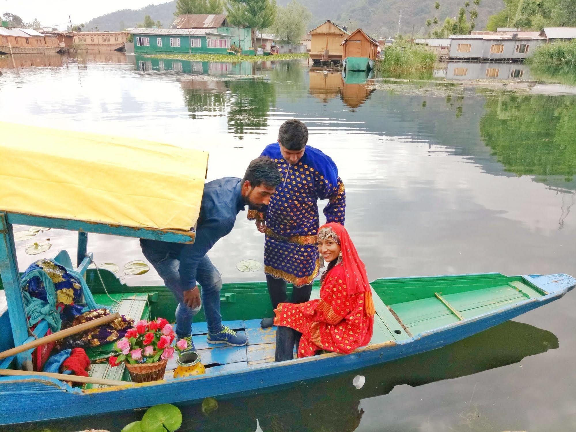 Hotel New Bul Bul Group Of Houseboats Srinagar Durgjan Exterior foto