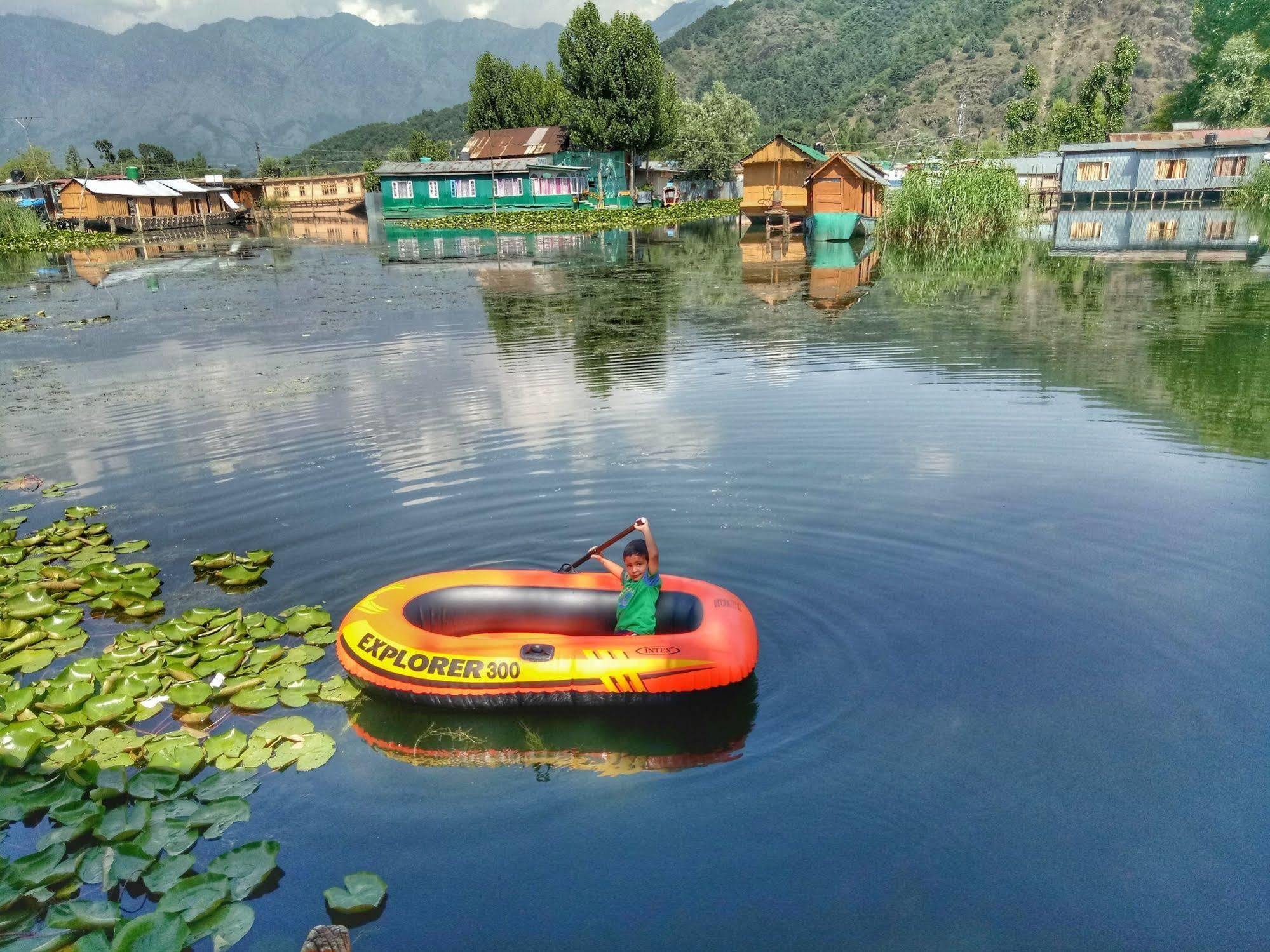 Hotel New Bul Bul Group Of Houseboats Srinagar Durgjan Exterior foto