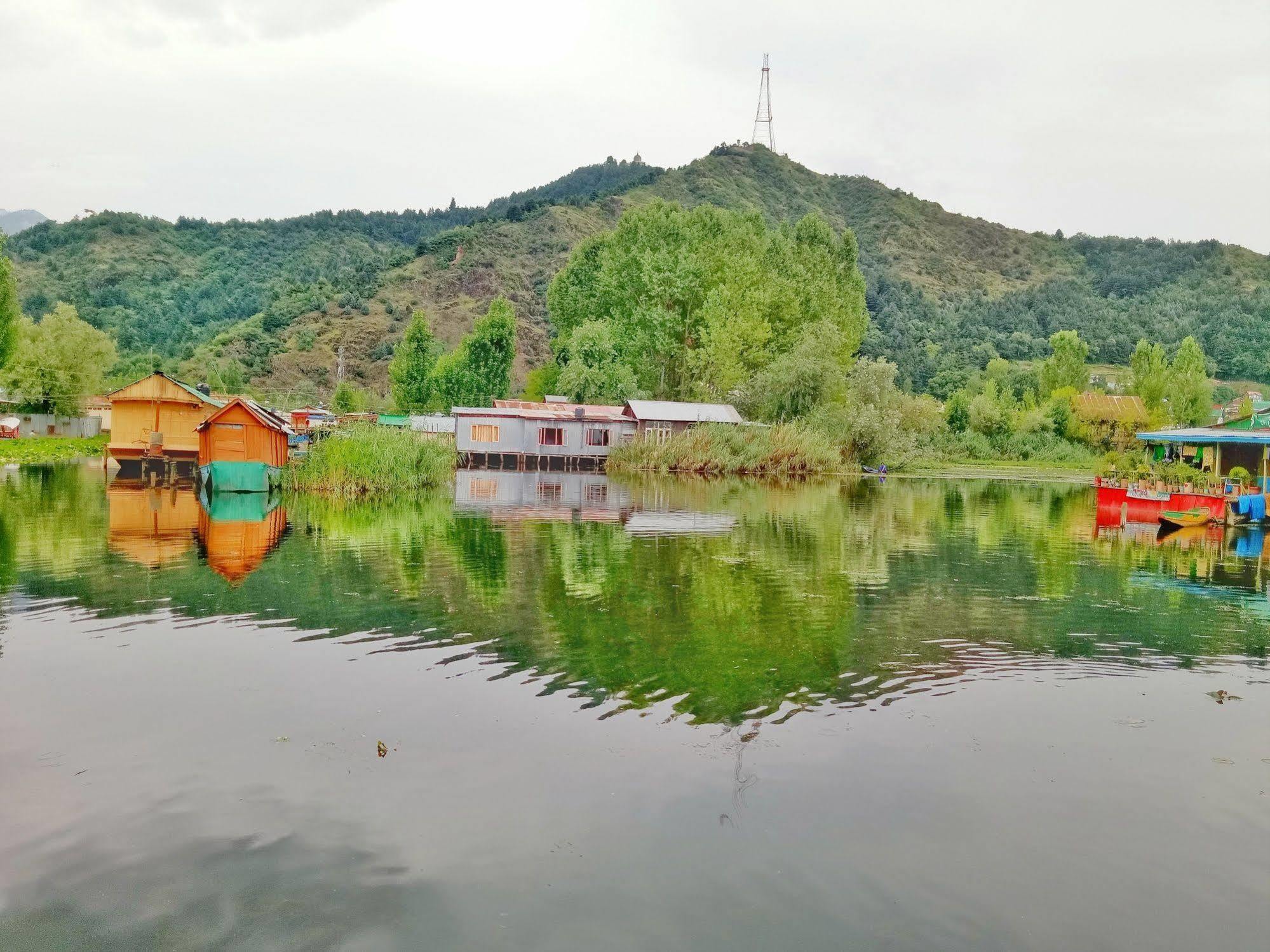 Hotel New Bul Bul Group Of Houseboats Srinagar Durgjan Exterior foto
