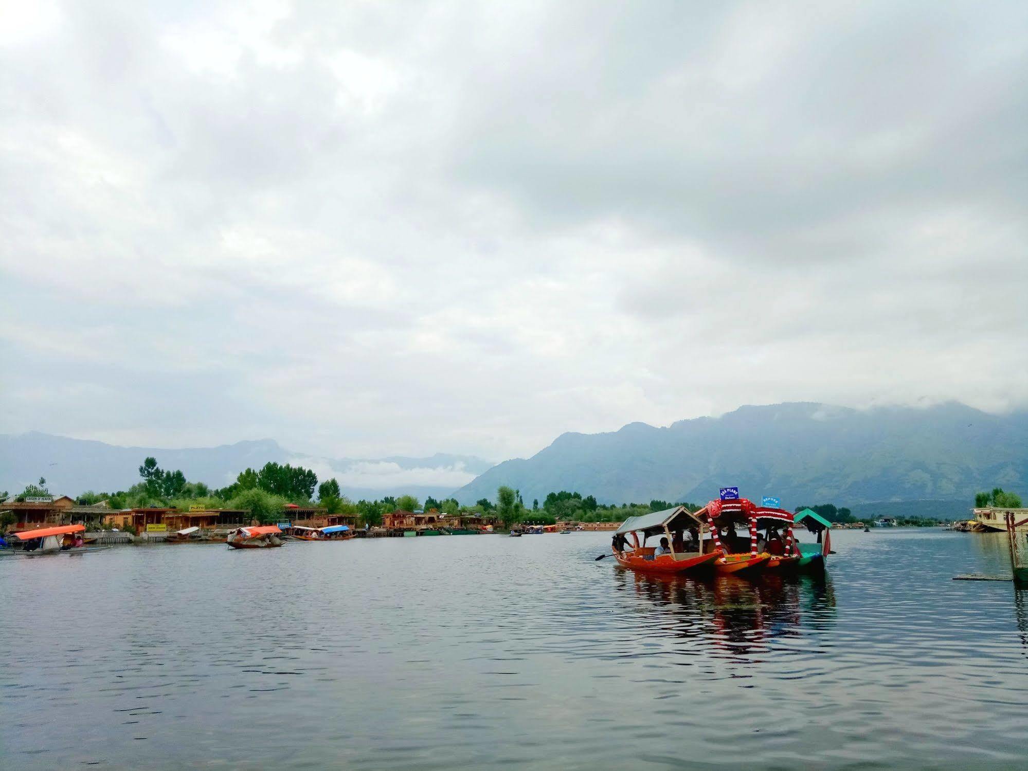 Hotel New Bul Bul Group Of Houseboats Srinagar Durgjan Exterior foto